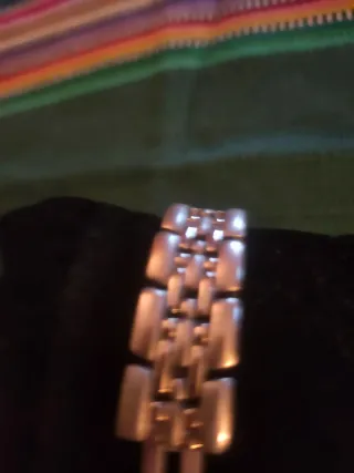 Reloj de pulsera plateado,de señora.