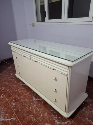 Cómoda Blanca de Madera y Cristal