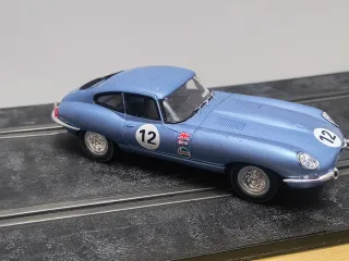 Jaguar E-Type Scalextric Azul