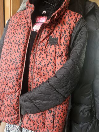 Abrigo niña plumas estampado leopardo