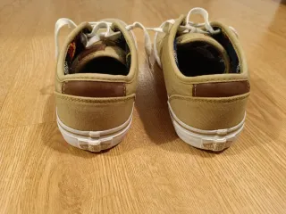 Zapatillas Vans Beige y Blancas