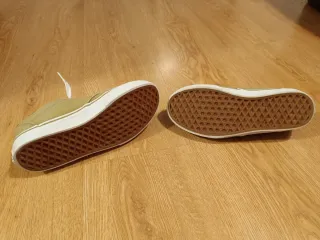 Zapatillas Vans Beige y Blancas