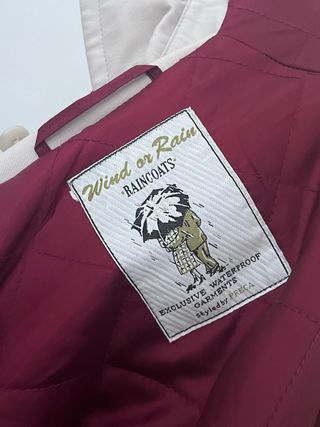 Trench vintage donna beige con dettagli rossi