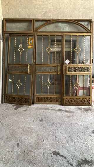 Cancela de hierro macizo y cristal