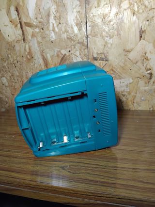 Televisor antiguo verde con radio AM/FM