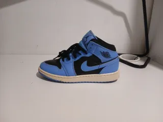 Jordan 1 Mid Azul y Negro