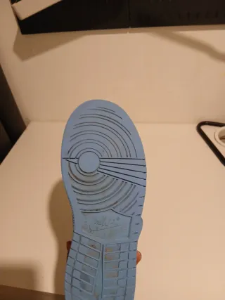 Jordan 1 Mid Azul y Negro