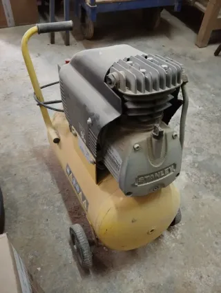 Compresor Stanley Amarillo