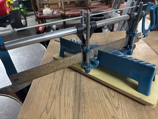 Ingletadora manual / caja de ingletes con sierra