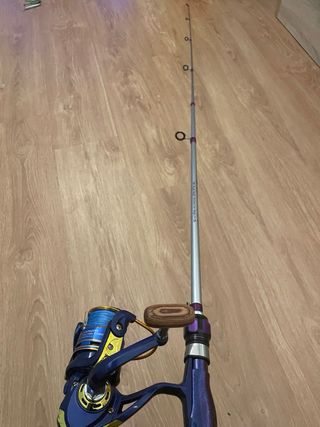 Kit de pesca con señuelos y carrete