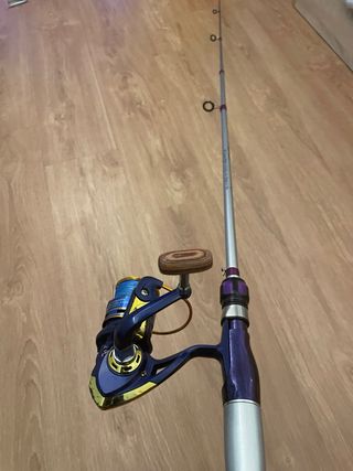 Kit de pesca con señuelos y carrete