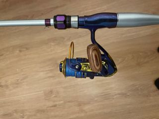 Kit de pesca con señuelos y carrete