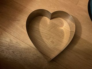 Tortiera in acciaio a forma di cuore