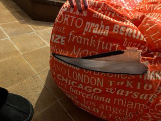 Puff Gigante Naranja con Nombres de Ciudades