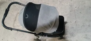 Carrito de bebé gris y negro