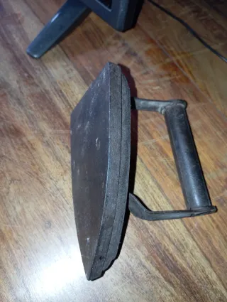 Antigua plancha de hierro fundido nº 5