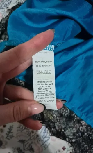 Camisón lencero azul satinado encaje negro