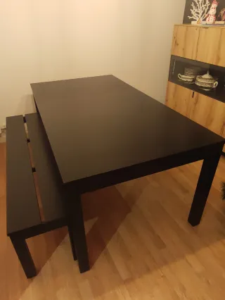 Mesa de comedor + banco de asientos a juego