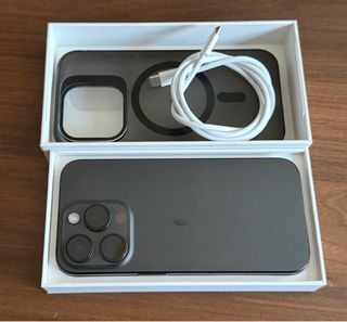 iPhone 15 Pro 256GB Negro + Cargador y Funda
