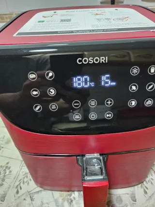 Freidora de aire Cosori roja, se vende por no usar