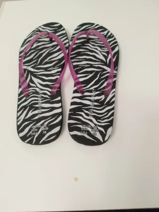 Chanclas de playa con estampado cebra