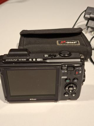 Cámara Nikon Coolpix W300 Negra