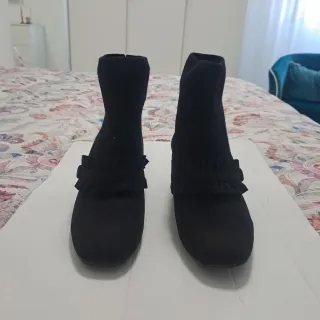 Stivaletti donna n.38 neri con volant