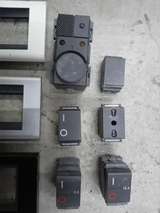 Placche e supporti Bticino Living