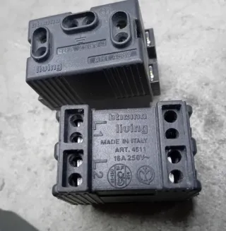 Placche e supporti Bticino Living