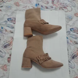 Stivaletti scamosciati beige tg.38