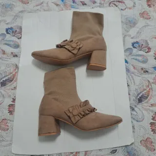 Stivaletti scamosciati beige tg.38