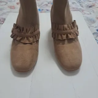 Stivaletti scamosciati beige tg.38