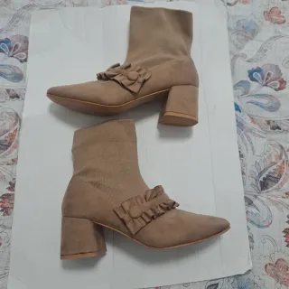 Stivaletti scamosciati beige tg.38