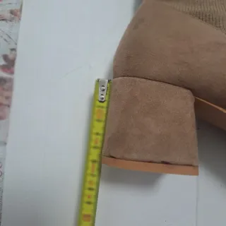 Stivaletti scamosciati beige tg.38