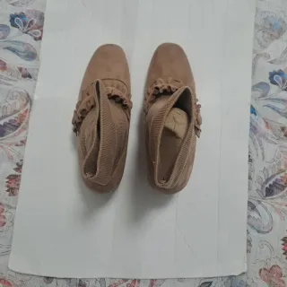 Stivaletti scamosciati beige tg.38