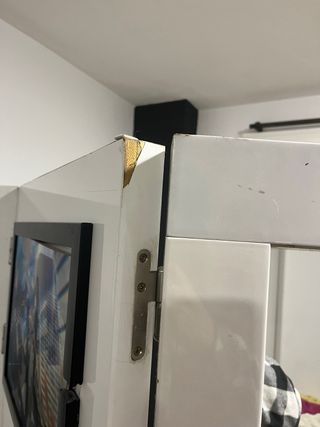 Parabán blanco con espejo.