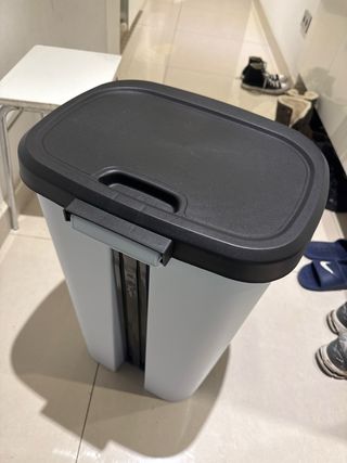 Papelera Plástico Blanco y Negro 50L