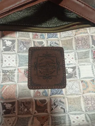 Mochila estilo collage con diseño de anime