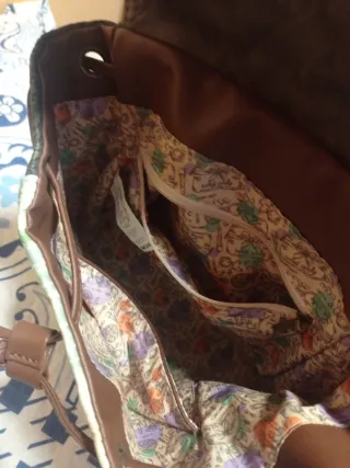 Mochila estilo collage con diseño de anime