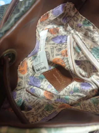 Mochila estilo collage con diseño de anime