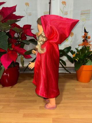 Muñeca Nancy vestida de Caperucita Roja artesanal