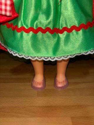 Muñeca Nancy vestida de Caperucita Roja artesanal