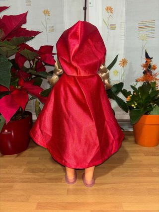 Muñeca Nancy vestida de Caperucita Roja artesanal