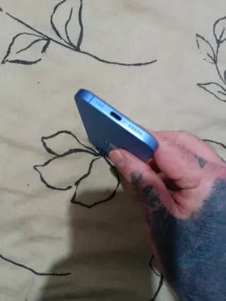 En venta iPhone 16 GB 128 gb estado impoluto con f