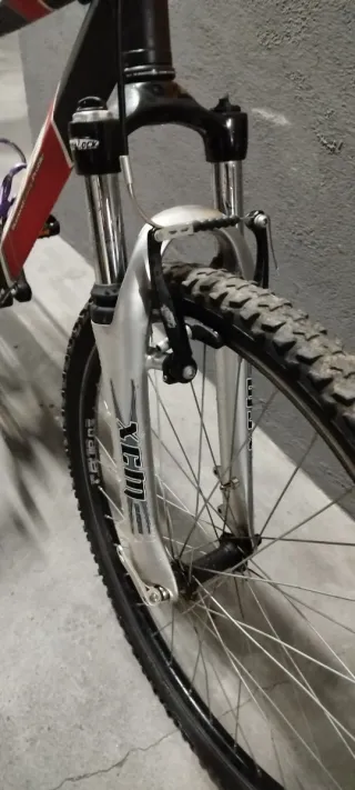 Bicicleta MTB marca BH