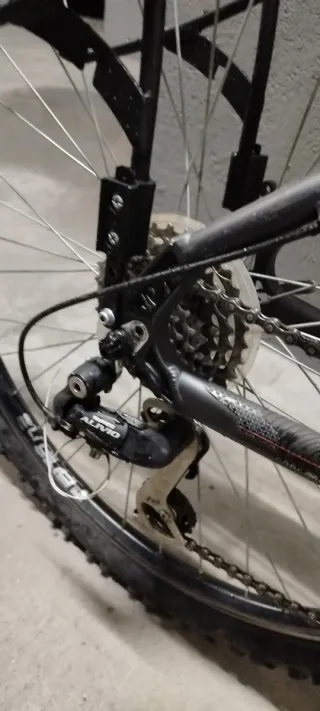 Bicicleta MTB marca BH