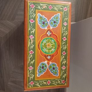 2 Banquetas de madera pintadas a mano
