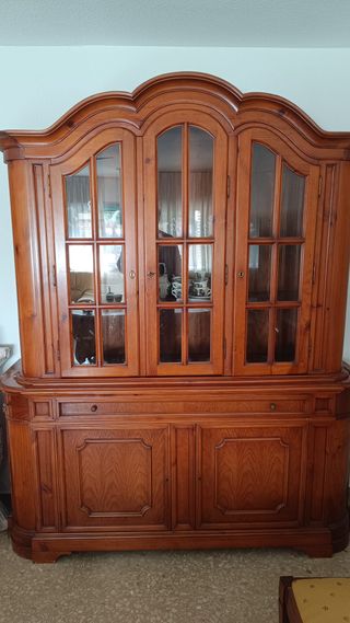 Vitrina Holandesa de Cerezo con Cristales