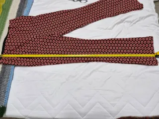 Pantalón pitillo ZARA T. S estampado