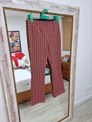 Pantalón pitillo ZARA T. S estampado